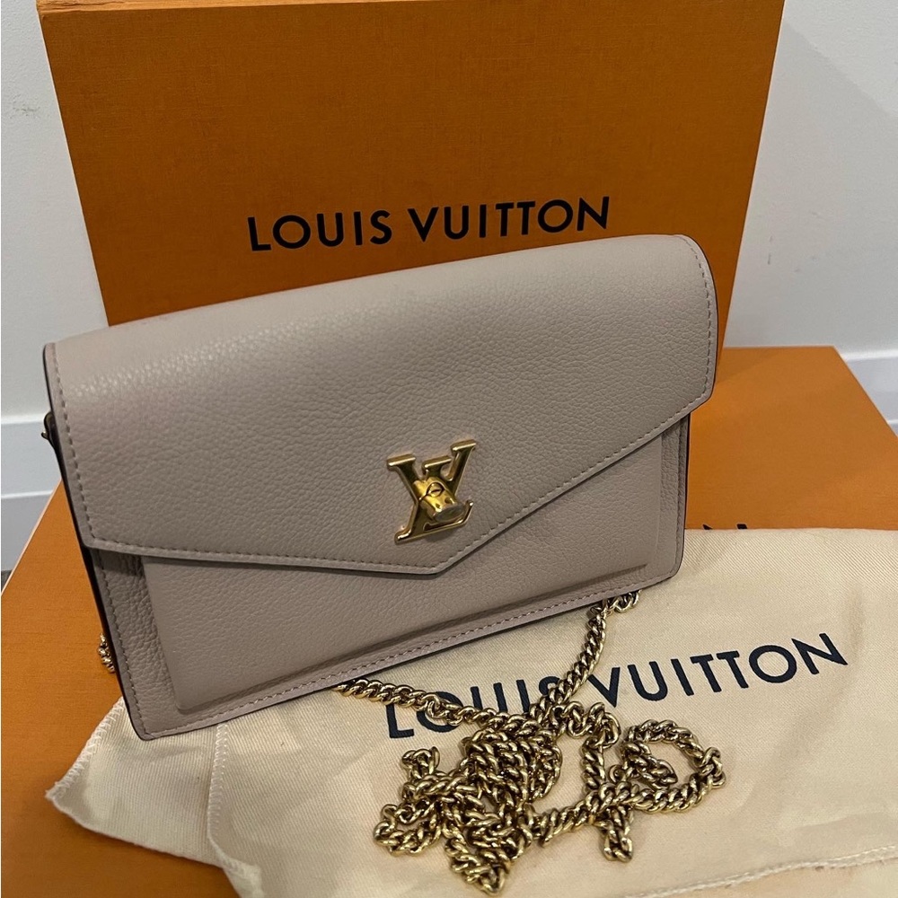 Authentic Louis Vuitton Pouchette With Chain - Picture 1 of 2